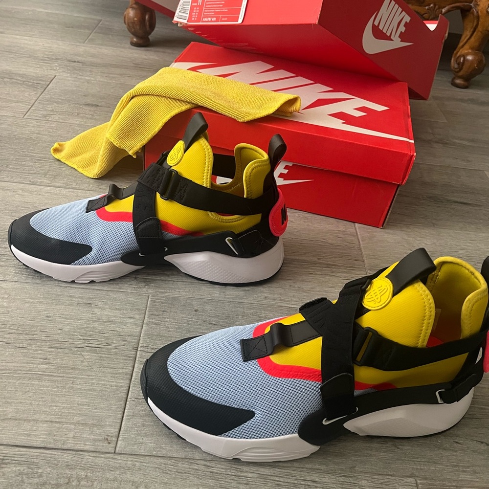 Nike Air Hurache rare brand new size 12